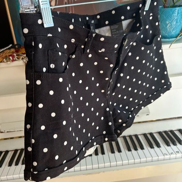 H&M Black and White Polka Dot High Waist Shorts 10 - Picture 7 of 15